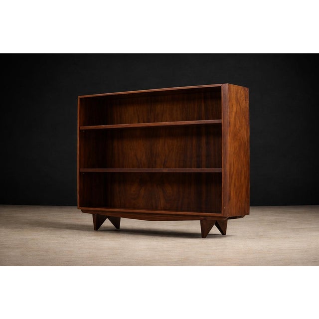Brown Martin Eisler & Carlo Hauner Bookshelf in Caviúna wood, Forma S.A., Brazilian Modern, circa 1950 For Sale - Image 8 of 11