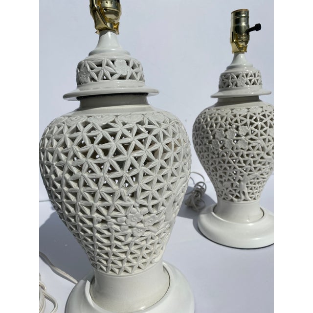 Early 19th Century Antique Early 19th Century Japanese Ceramic Urn Table Lamps - a Pair For Sale - Image 5 of 6