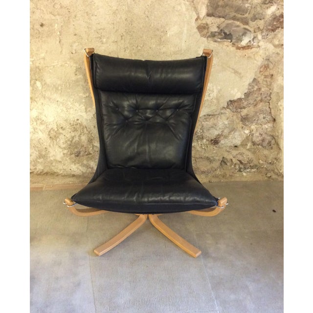 Norwegian Falcon chair in brown leather by Sigurd Ressel, Norway, 1970s. Very good condition. This piece has an...