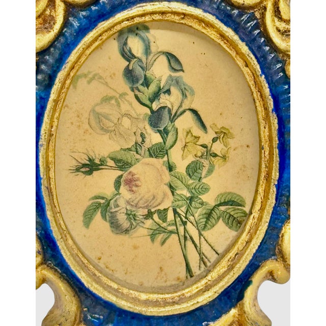 Mid‑20th Century European Ornate Rococo‑Style Wood Oval Frame — Gilded Blue With Floral Botanical Silk‑Screen Print For Sale - Image 4 of 12