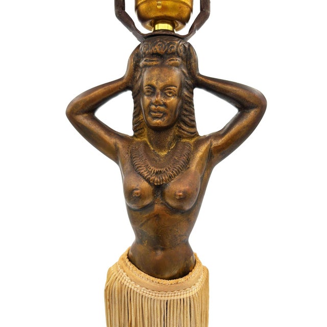 1940s Mid-Century Hawaiian Hula Girl Copper Table Lamp W/ Wicker Shade For Sale - Image 5 of 11