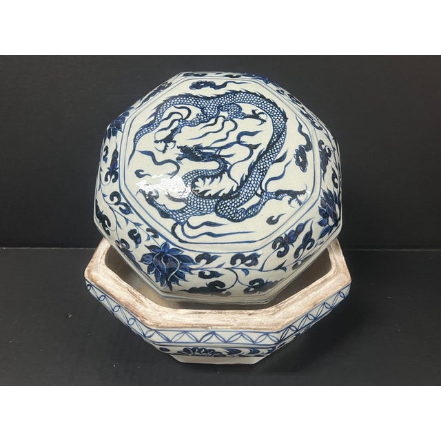 Chinese Late 20th Century Chinese Art Porcelain Blue and White Large Lidded Box For Sale - Image 3 of 10