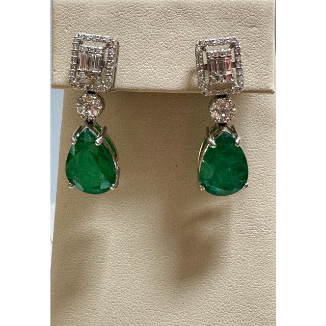 2020s 45 Ct Zambian Emerald and 12 Ct Diamond Necklace and Earring Bridal Suite For Sale - Image 5 of 8
