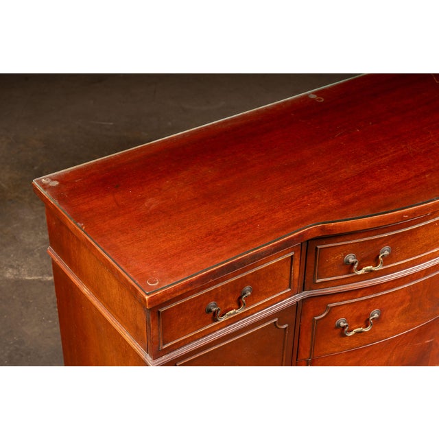 Mid 20th Century Georgian Revival Cherry Breakfront Sideboard Buffet With Glass Top For Sale In Chicago - Image 6 of 12
