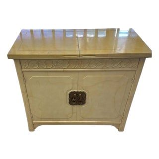 Vintage Henredon Hollywood Regency Chinoiserie Credenza With Bar Cabinet For Sale