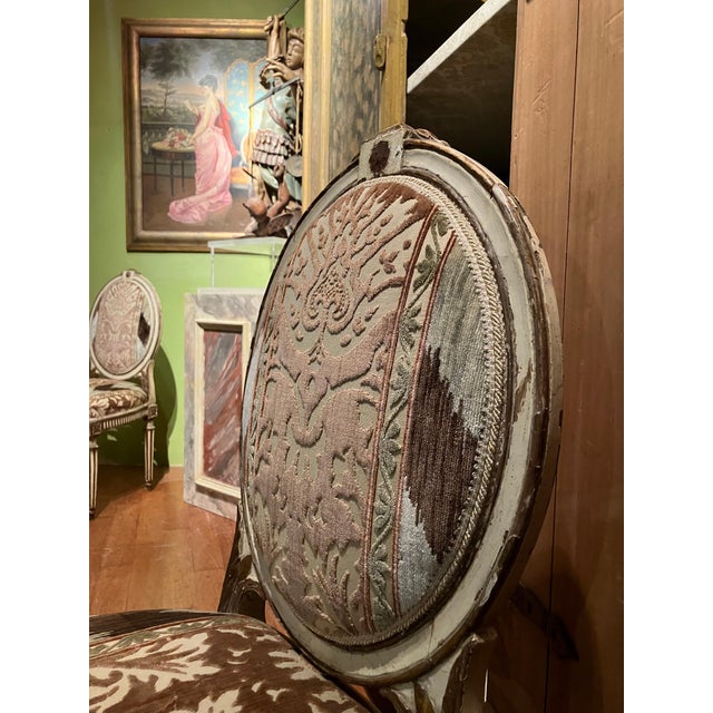 18th Century Italian Louis XVI Ivory Lacquer, Gilt and Ikat Damask Chairs, Set of 2 For Sale - Image 3 of 12