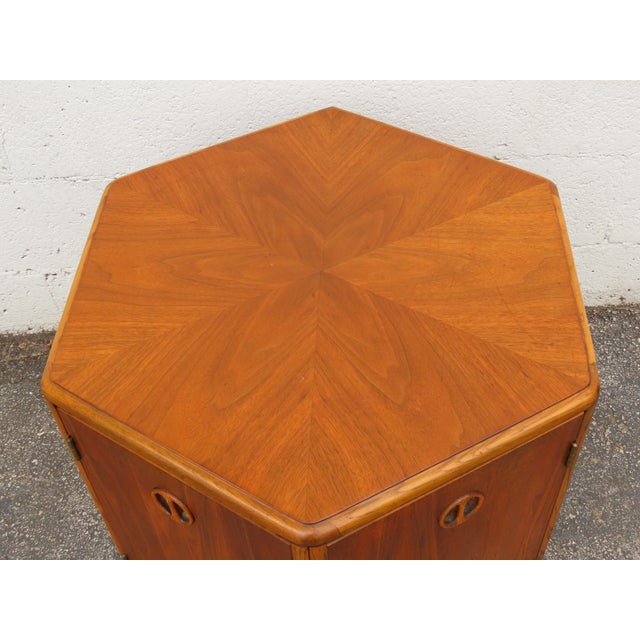Lane Hexagon Mid Century Modern Nightstand Side End Lamp Table Bar Commode 6315 For Sale - Image 17 of 18
