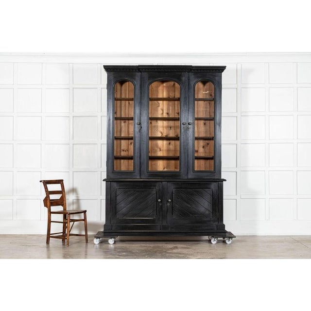 Large 19th Century English Ebonised Oak Glazed Bookcase, 1880s For Sale - Image 4 of 17