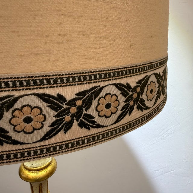 1960s Large Italian Florentine Floor Lamp in Gilded Wood, 1960s For Sale - Image 5 of 12