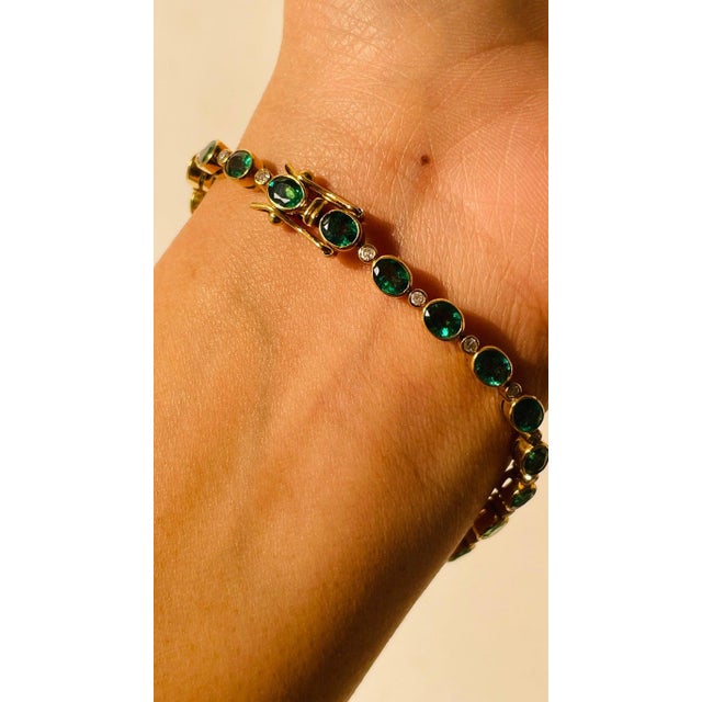 Emerald and Diamond bracelet in 18K Gold. It has a perfect oval cut gemstone to make you stand out on any occasion or an...