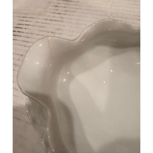 Early 20th Century Vintage Haviland White Porcelain Scalloped Gravy Boat With Underplate Saucer For Sale - Image 5 of 6