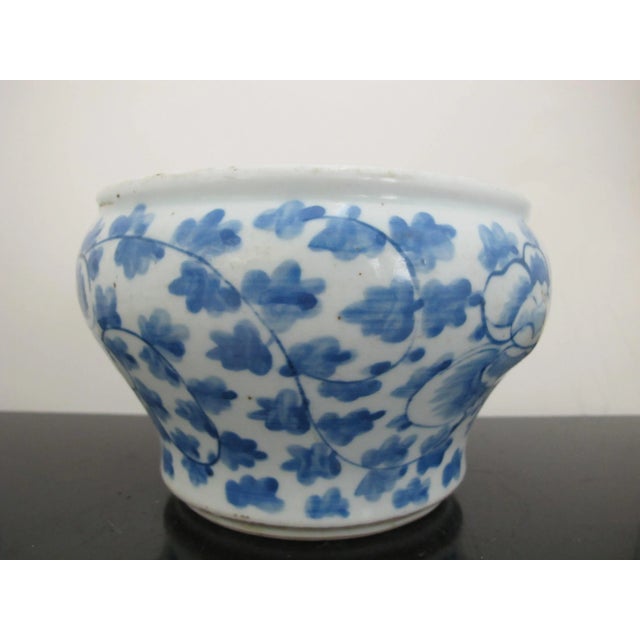Late 19th Century Chinese Blue Porcelain Peonies Scroll Cache Spittoon Planter Pot Bowl For Sale - Image 5 of 9