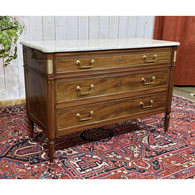 Louis XVI style mahogany chest of drawers with marble top from the 1950s - W=1m19, D=52.5cm, H=82cm.