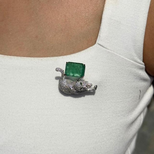 Green 6.49ct Emerald & 1.67ct Diamond Art Deco Panther Brooch Pin in 18k White Gold For Sale - Image 8 of 16