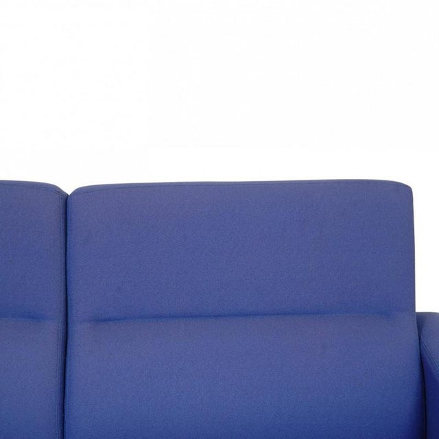 Model 3303 3-Seater Sofa in Blue Fabric by Arne Jacobsen, 1997 For Sale - Image 6 of 18