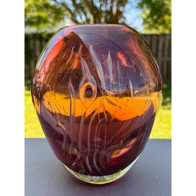 1980s Iridescent Sparkle Air Trap Bubble Vein Art Glass 6.5" Vase Signed '80 For Sale - Image 4 of 18