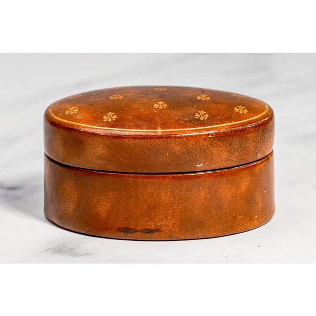 Mid Century Gilt Fleur De Lis Oval Trinket Box, G. Fox & Co. Vintage Italian Leather Jewelry Box Luxury Home Decor For Sale - Image 10 of 12