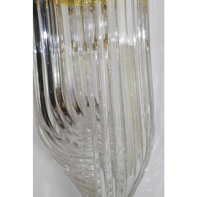 Transparent 1960s Mid-Century Modern Lucite Loop Chandelier For Sale - Image 8 of 10