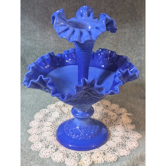 1990s Vintage Mid-Century Modern Fenton Periwinkle Blue Diamond Lace One Horn Epergne For Sale - Image 5 of 6