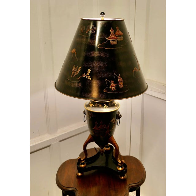 Large Chinoiserie Toleware Table Lamp in Black and Gold Lacquer, 1950s For Sale - Image 9 of 12