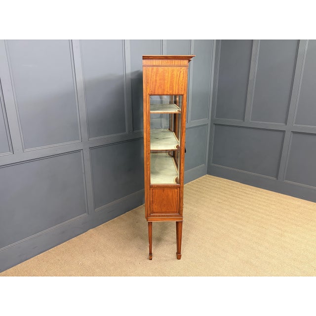 Inlaid Satinwood Display Cabinet from Maple & Co., 1900s For Sale - Image 11 of 18