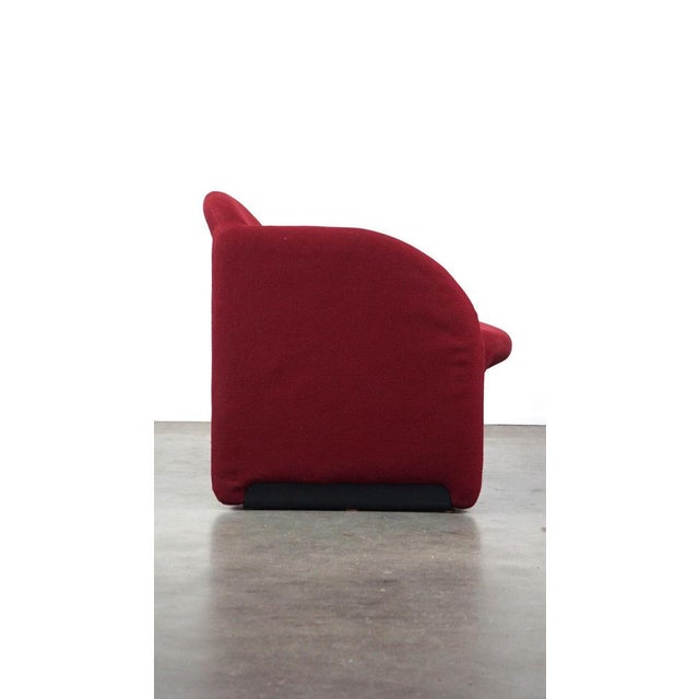 Vintage Armchair Model Ben in Red Fabric from Artifort For Sale - Image 4 of 12