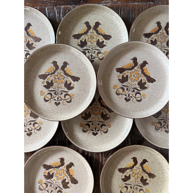 American Vintage Red Wing Turtle Dove 7.5 Inch Plates Brown Mustard Yellow Folk Art Stoneware - Set of 10 For Sale - Image 3 of 10