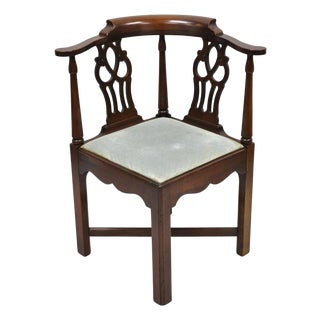 Vintage Hickory Chair Co Georgian Chippendale Style Mahogany Corner Lounge Chair For Sale