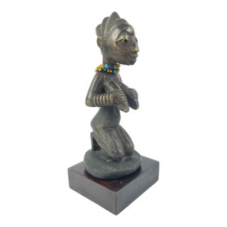 Early 20th Century Yoruba Kneeling Female Figure on Custom Base Nigeria For Sale