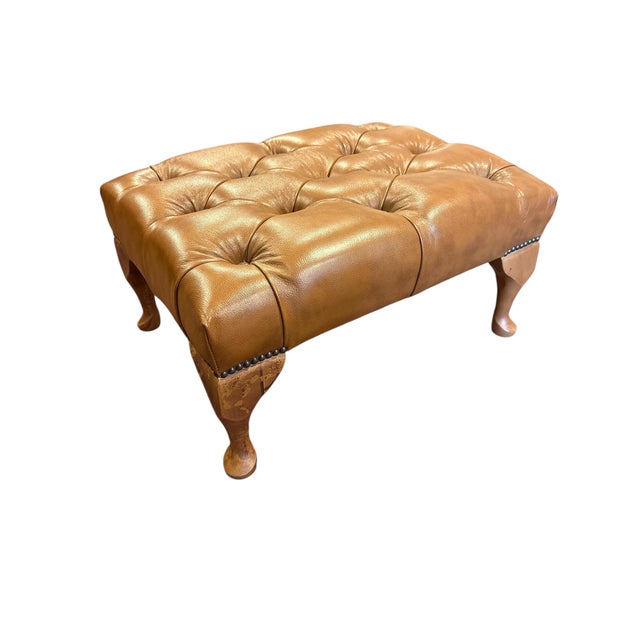 Vintage English Tufted Leather Ottoman, in Very Good conditions. Designed 1970 to 1979