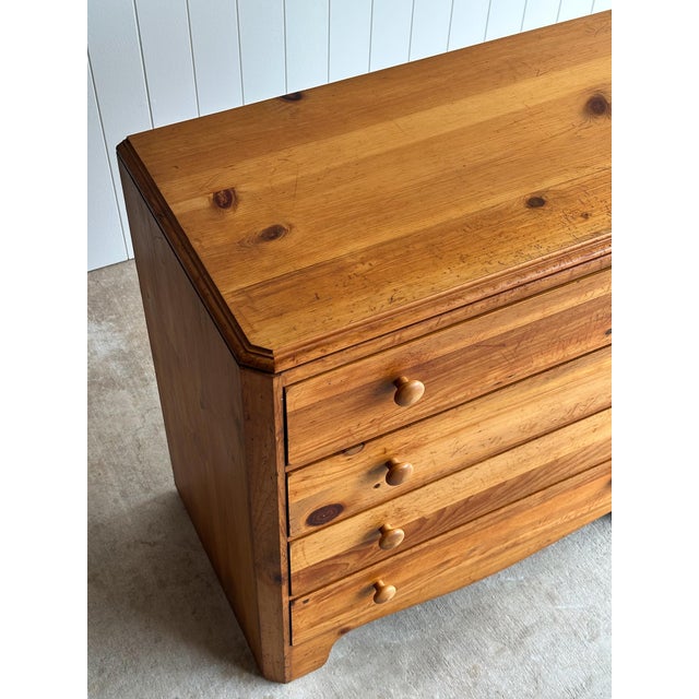 Vintage Lane “America” Collection Pine Chest of Drawers For Sale - Image 10 of 18
