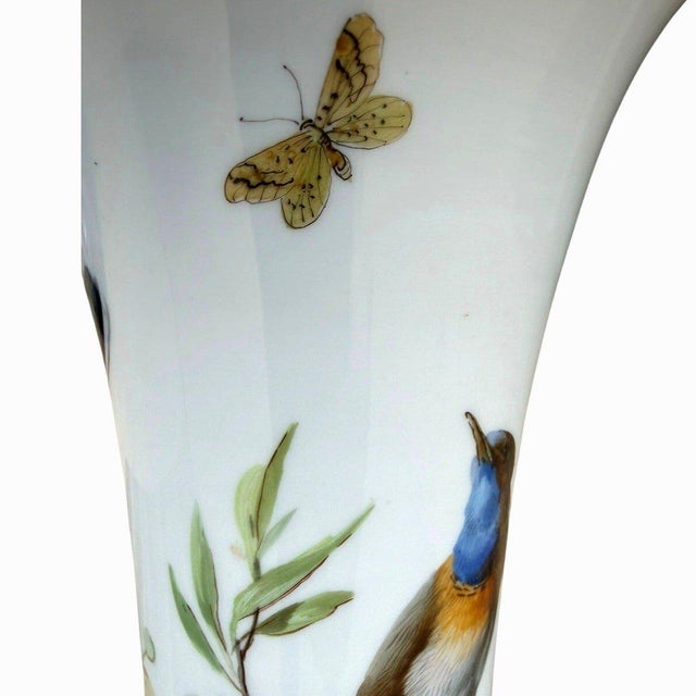 Antique Meissen c.1890-1910 Hand Painted Bird & Butterfly Porcelain Trumpet Vase For Sale In Dallas - Image 6 of 17