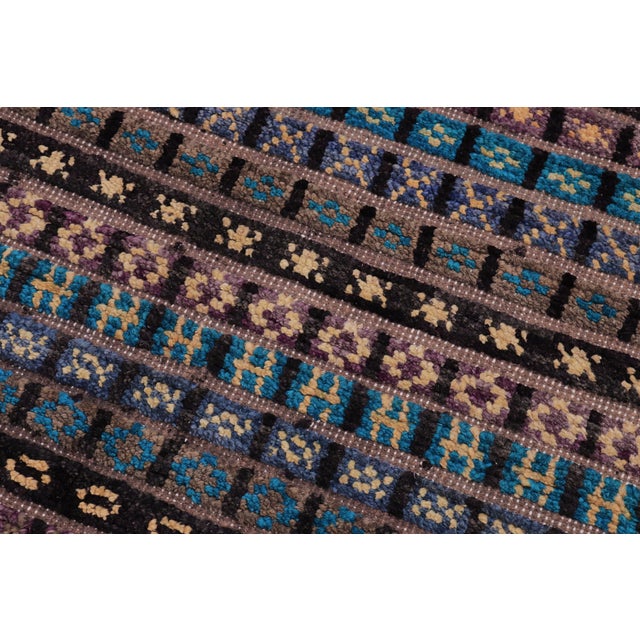 Abstract Boho Chic Black/Gold High Low Wool Rug - 4'6'' X 7'0'' For Sale - Image 3 of 9