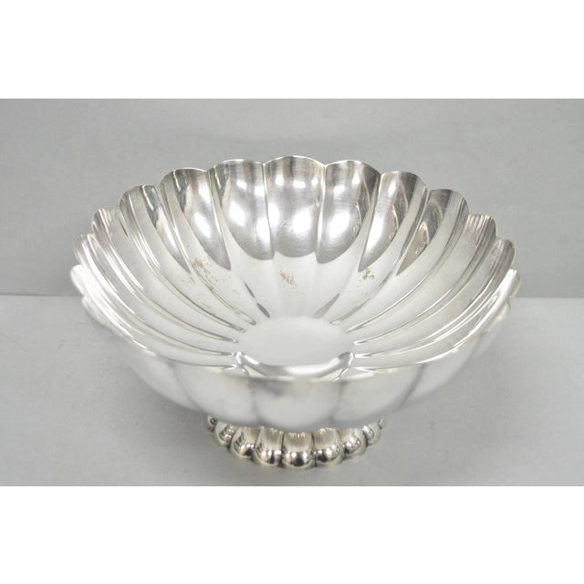 Reed & Barton Vintage Reed & Barton Modern Silver Plated Oval Scalloped Pedestal Fruit Bowl For Sale - Image 4 of 12