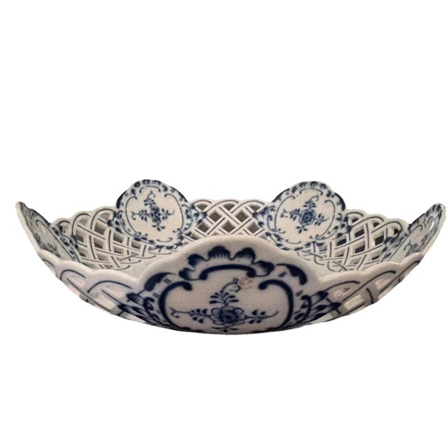 Meissen Porcelain Two Antique Meissen Blue Onion reticulated serving dishes with crossed swords hallmark For Sale - Image 4 of 17