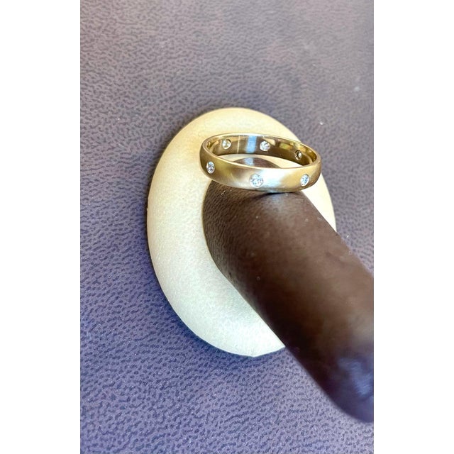 8 Flush Set Bezel Diamond Eternity Wedding Band in 14 Karat Yellow Gold For Sale - Image 4 of 18