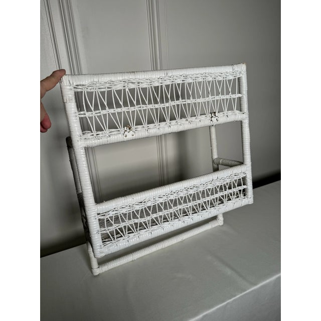 1960s Vintage Coastal White Wicker Double Wall Shelf Towel Bar For Sale - Image 5 of 12