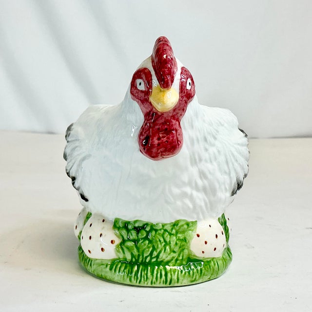 Mid-Century Americana Arts & Crafts Farmhouse Ceramic Chicken Planter. For Sale - Image 4 of 9