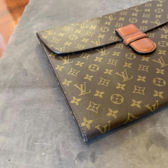 This vintage Louis Vuitton document holder is a classic accessory crafted in the house's signature monogram coated canvas....