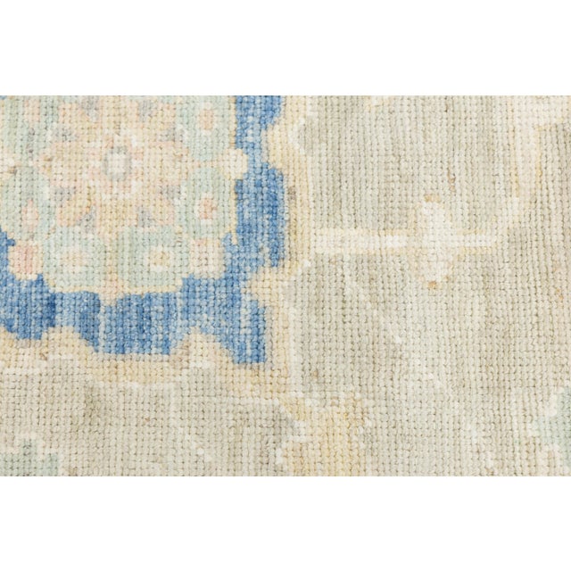 2020s Serene Modern Oushak Style Hand-Knotted Wool Area Rug – Sky Blue & Champagne For Sale - Image 5 of 11