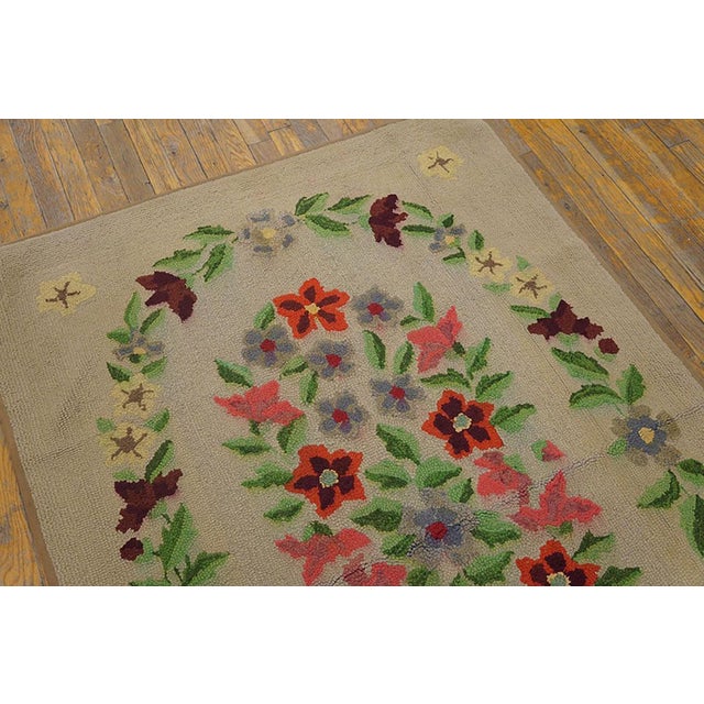 Mid 20th Century American Hooked Rug ( 3'10" x 5'8" - 117 x 173 ) Vintage American Hooked Rug Small Scatter Size Wool...