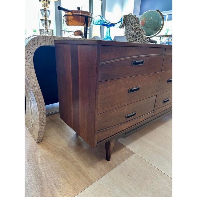 Hooker Furniture 1960s Walnut 9 Drawer Lowboy Dresser by Hooker Furniture For Sale - Image 4 of 12