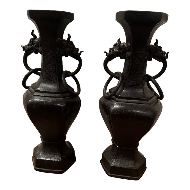 Pair of Antique Chinese Archaic Bronze Urns For Sale