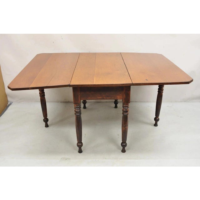 Antique American Colonial Cherry Wood Gateleg Drop Leaf Farmhouse Dining Table For Sale In Philadelphia - Image 6 of 11