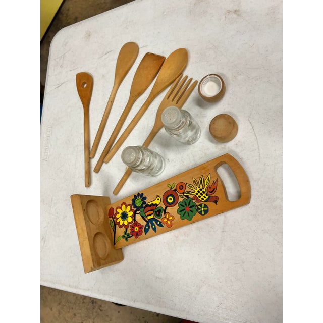 Vintage Wooden Utensil Set with Salt & Pepper Caddy. Floral Mid Century/Boho/Farmhouse Design. Simple Wooden set of 5...