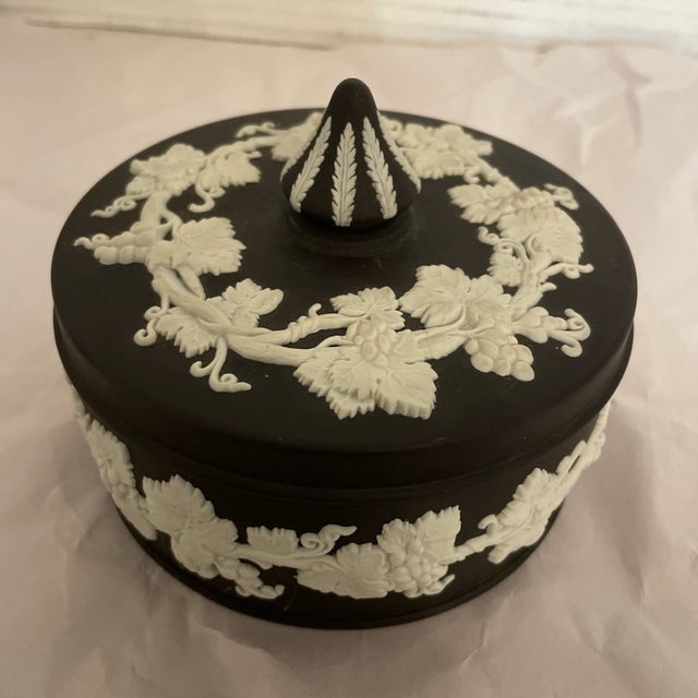 Mid 20th Century Antique Black Round Lidded Wedgwood Box For Sale - Image 5 of 13