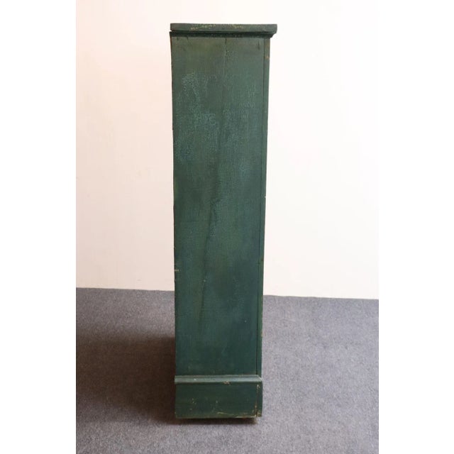 1920s American Folk Art Painted Pine Teal Bookcase on Casters With Removable Shelves For Sale - Image 5 of 18
