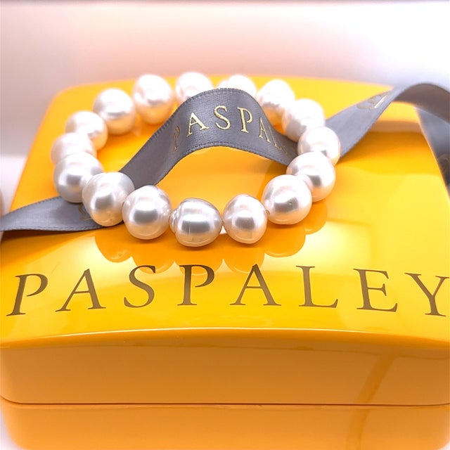 2020s Paspaley Delfini South Sea Pearl Strand Bracelet 11–14mm For Sale - Image 5 of 10