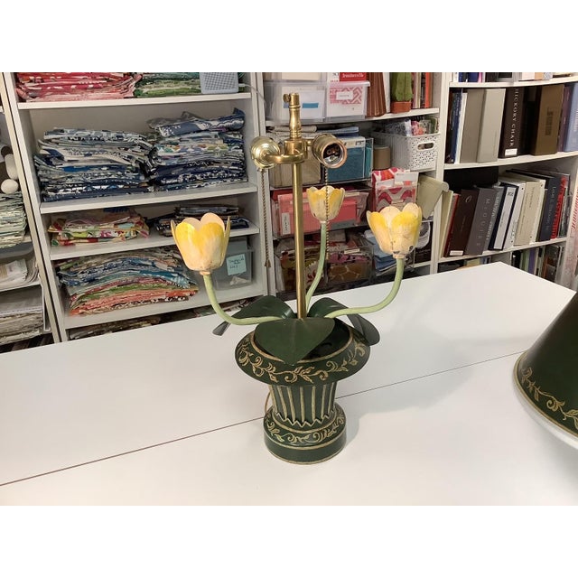 Traditional Vintage Brunschwig & Fils Green Tole Lamp For Sale - Image 3 of 7