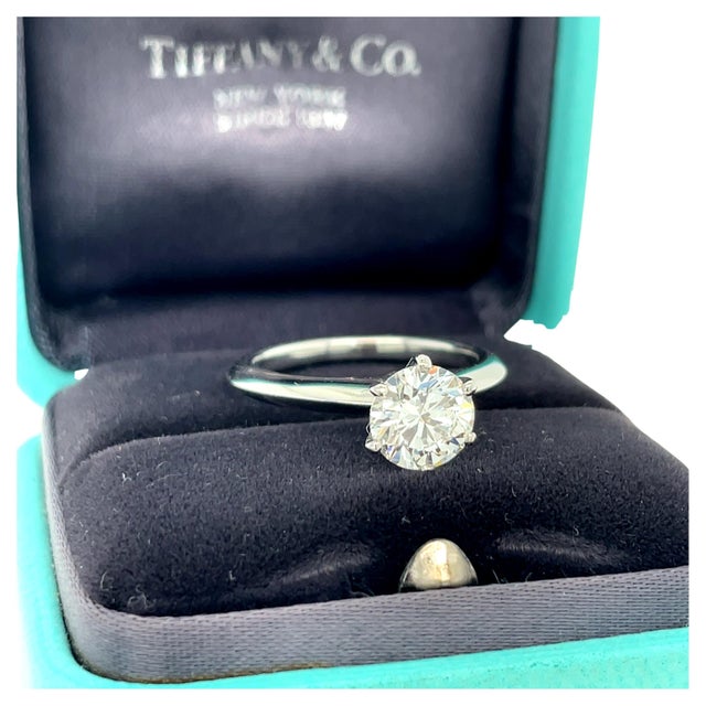 Diamond cut: Round Brilliant Carat: 1.09 carats Grading: I color, VS2 clarity Metal: Platinum Ring size: 5 Stamp:...